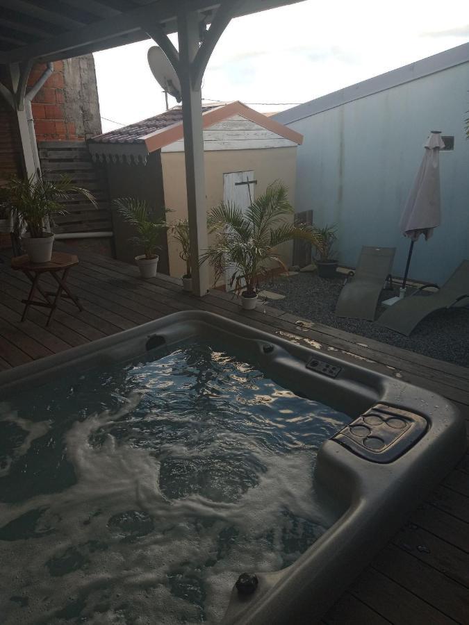 Ferienwohnung Une Pause S'Impose Au Vauclin Avec Votre Jacuzzi Privatif Pour 3 Nuits Minimum Le Vauclin Exterior foto